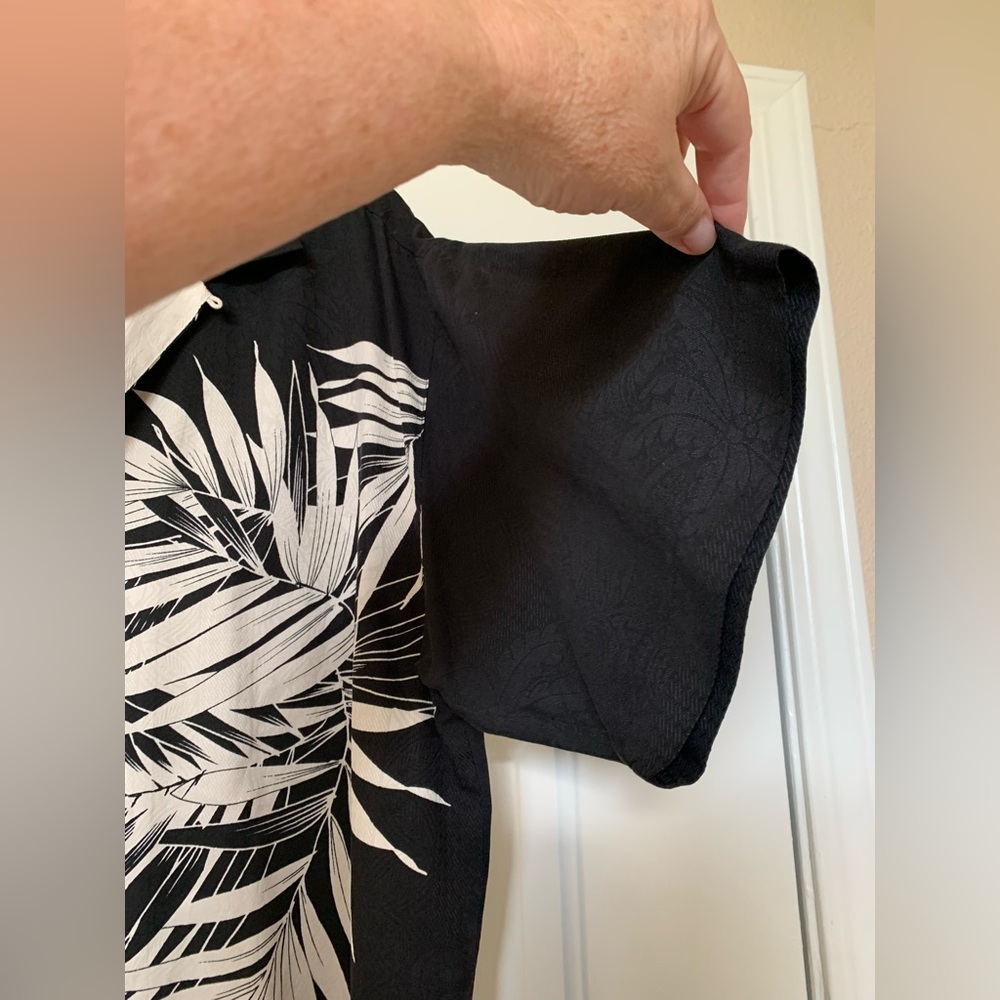 Tommy Bahama Black/Cream Hawaiian 100% Silk Short Sleeve Button Up 🌴 - Picture 4 of 12